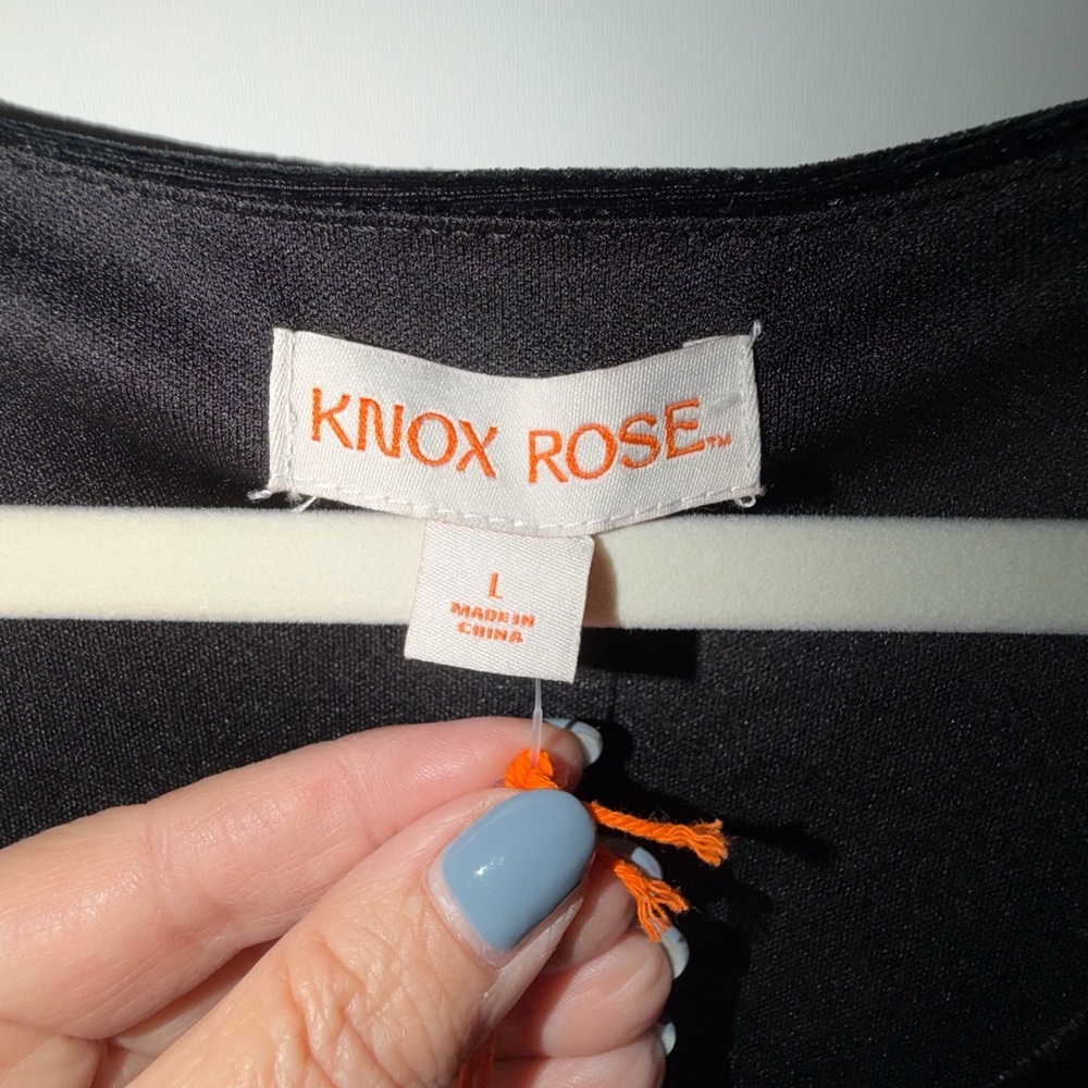 Knox Rose Ebony Velvet Blouse V Neck Size Large
New With Tags - Picture 3 of 6